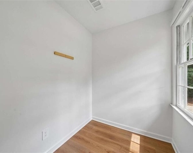 5132 Willow Point Parkway - Photo Thumbnail 17