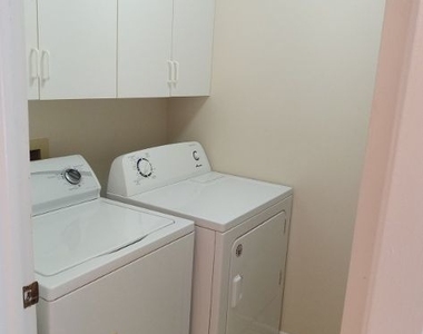 1027 Auburn Lane - Photo Thumbnail 3