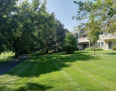 1027 Auburn Lane - Photo Thumbnail 7