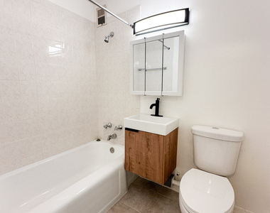 2606 W Balmoral Avenue - Photo Thumbnail 8