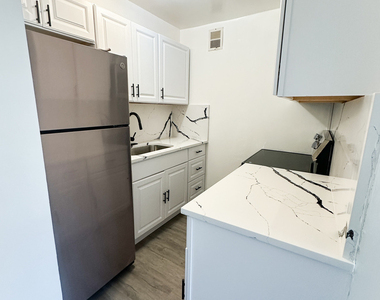 2606 W Balmoral Avenue - Photo Thumbnail 4