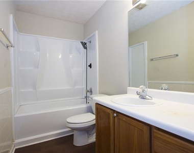 75 Robin Hood Road - Photo Thumbnail 7