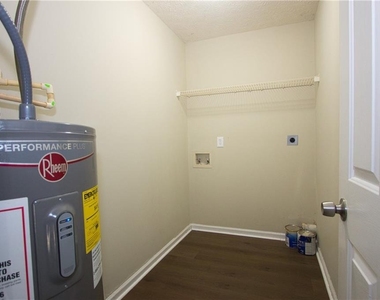 75 Robin Hood Road - Photo Thumbnail 12