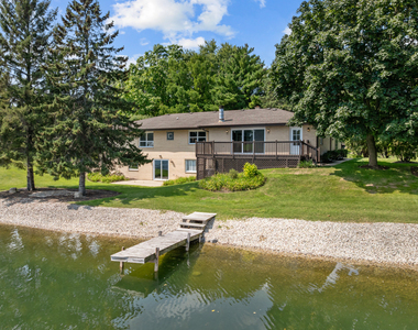 2720 N Bayview Lane - Photo Thumbnail 3