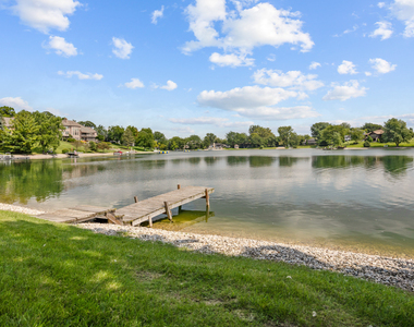 2720 N Bayview Lane - Photo Thumbnail 31