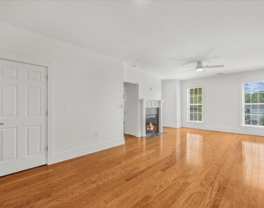 2360 Logan Circle Ne - Photo Thumbnail 17