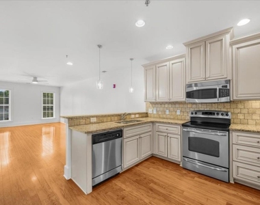 2360 Logan Circle Ne - Photo Thumbnail 11