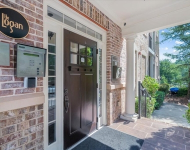 2360 Logan Circle Ne - Photo Thumbnail 6