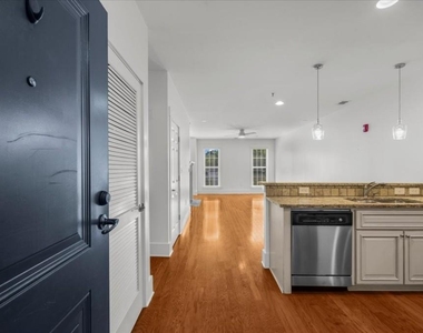 2360 Logan Circle Ne - Photo Thumbnail 10