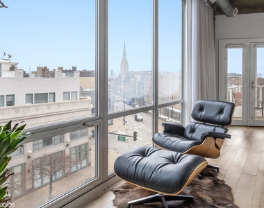 3110 N Greenview Avenue - Photo Thumbnail 6