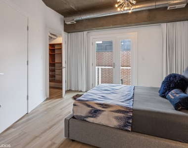 3110 N Greenview Avenue - Photo Thumbnail 7