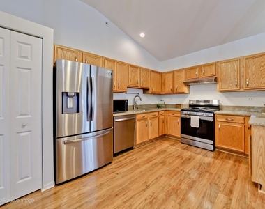 121 Commons Court - Photo Thumbnail 11