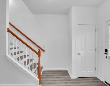 2827 Creek Bottom Court - Photo Thumbnail 3