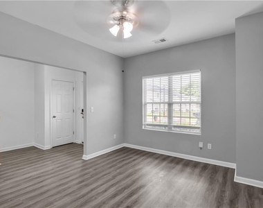 2827 Creek Bottom Court - Photo Thumbnail 7
