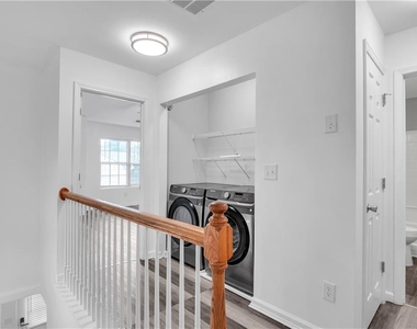 2827 Creek Bottom Court - Photo Thumbnail 4