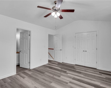 2827 Creek Bottom Court - Photo Thumbnail 6