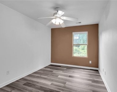 2827 Creek Bottom Court - Photo Thumbnail 9