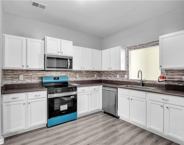 2827 Creek Bottom Court - Photo Thumbnail 21