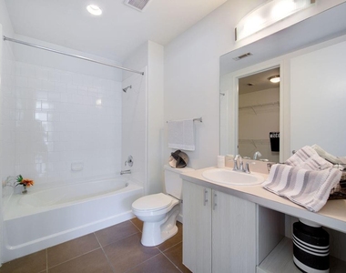 935 Marietta Street Nw - Photo Thumbnail 3