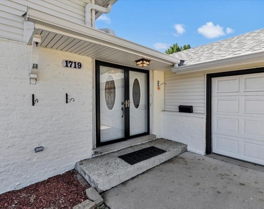 1719 W Lexington Drive - Photo Thumbnail 2