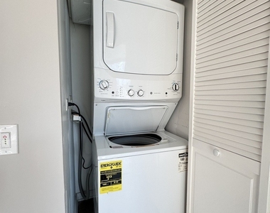 757 N Orleans Street - Photo Thumbnail 11