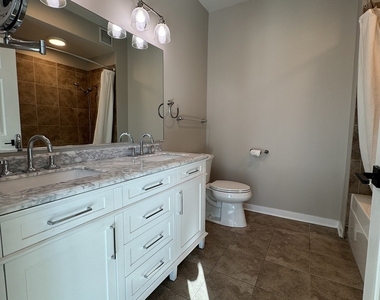 757 N Orleans Street - Photo Thumbnail 10