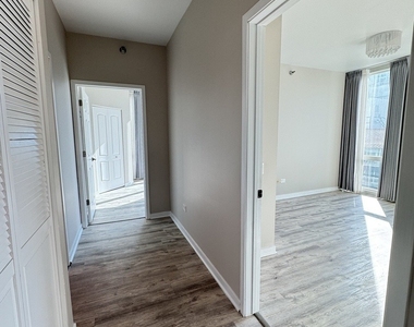 757 N Orleans Street - Photo Thumbnail 5