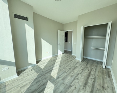757 N Orleans Street - Photo Thumbnail 6