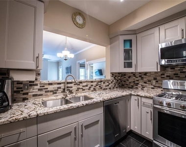 3275 Ne Lenox Road Ne - Photo Thumbnail 6