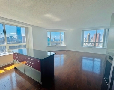 512 N Mcclurg Court - Photo Thumbnail 7