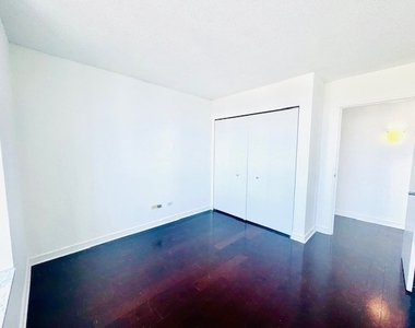 512 N Mcclurg Court - Photo Thumbnail 13