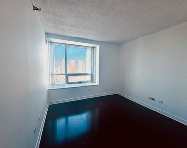 512 N Mcclurg Court - Photo Thumbnail 12