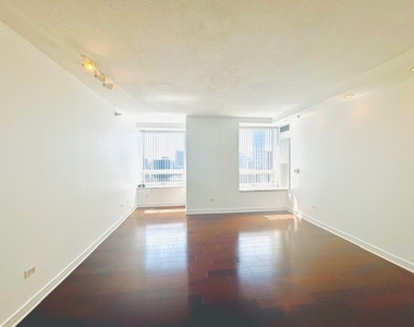 512 N Mcclurg Court - Photo Thumbnail 9