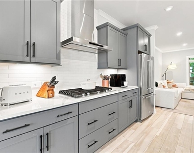 1340 Stanley Park Drive - Photo Thumbnail 7