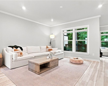 1340 Stanley Park Drive - Photo Thumbnail 12