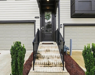 1340 Stanley Park Drive - Photo Thumbnail 3