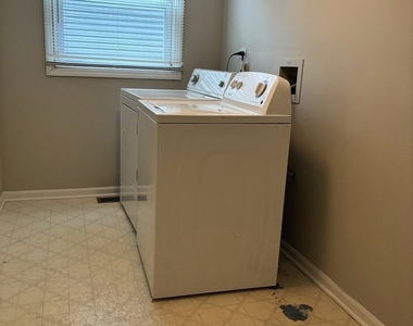 1667 Hinterlong Lane - Photo Thumbnail 16