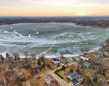 297 E Lakeview Avenue - Photo Thumbnail 3