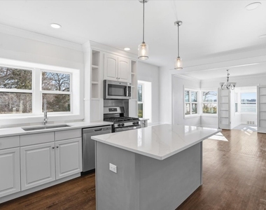 297 E Lakeview Avenue - Photo Thumbnail 5
