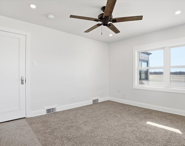 297 E Lakeview Avenue - Photo Thumbnail 40