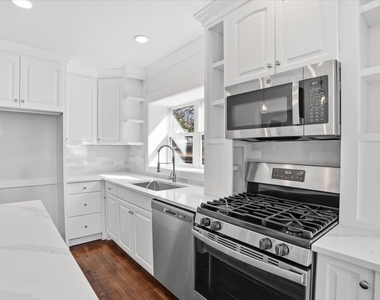 297 E Lakeview Avenue - Photo Thumbnail 10