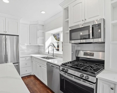 297 E Lakeview Avenue - Photo Thumbnail 7