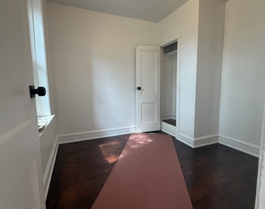 8119 S South Shore Drive - Photo Thumbnail 13