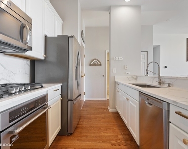 1350 W Fullerton Avenue - Photo Thumbnail 4