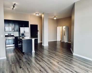 2300 S Michigan Avenue - Photo Thumbnail 2