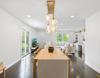 204 E Dickens Avenue - Photo Thumbnail 5