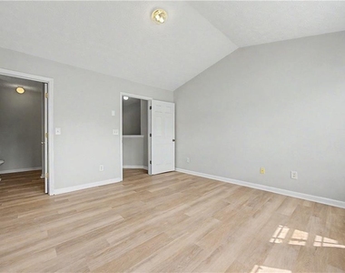 1212 Penhurst Way - Photo Thumbnail 13