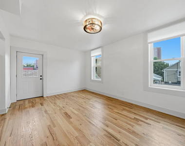1514 W Fry Street - Photo Thumbnail 3