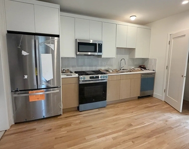 1751 W Superior Street - Photo Thumbnail 3