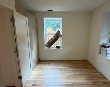 1751 W Superior Street - Photo Thumbnail 4